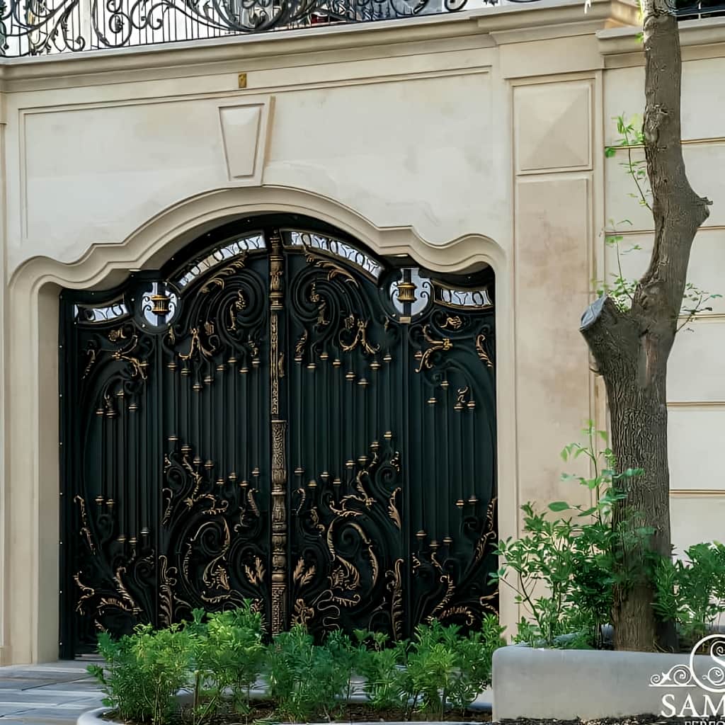 نصب درب حیاط آهنی