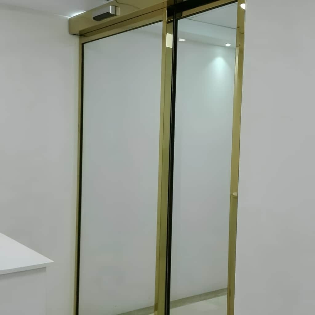 6 مدل درب اتوماتیک شیشه ای فریم لس سکوریت