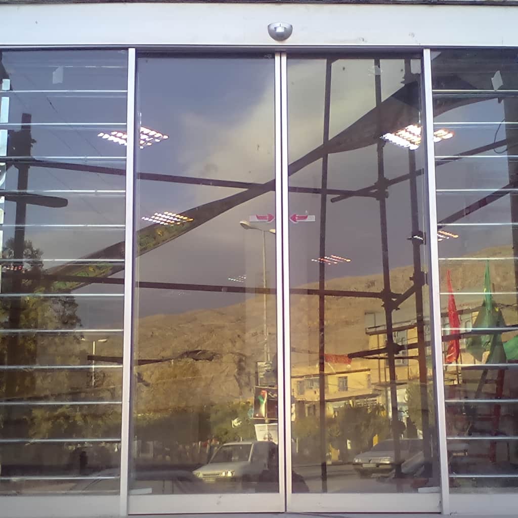 تعمیر درب شیشه ای سکوریت با صدای غیرعادی حرکت