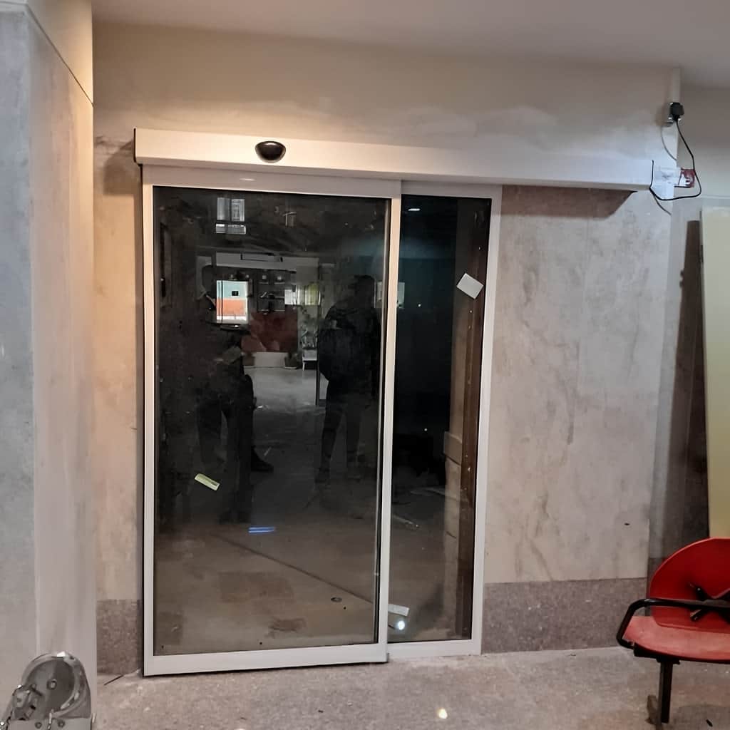 نصب سنسور درب اتوماتیک شیشه ای حرکتی برای ورودی پرتردد