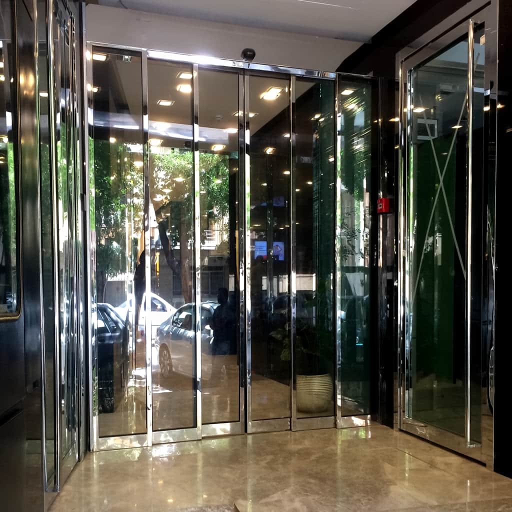 تعمیر درب شیشه ای لوکس دارای حرکت پرصدا