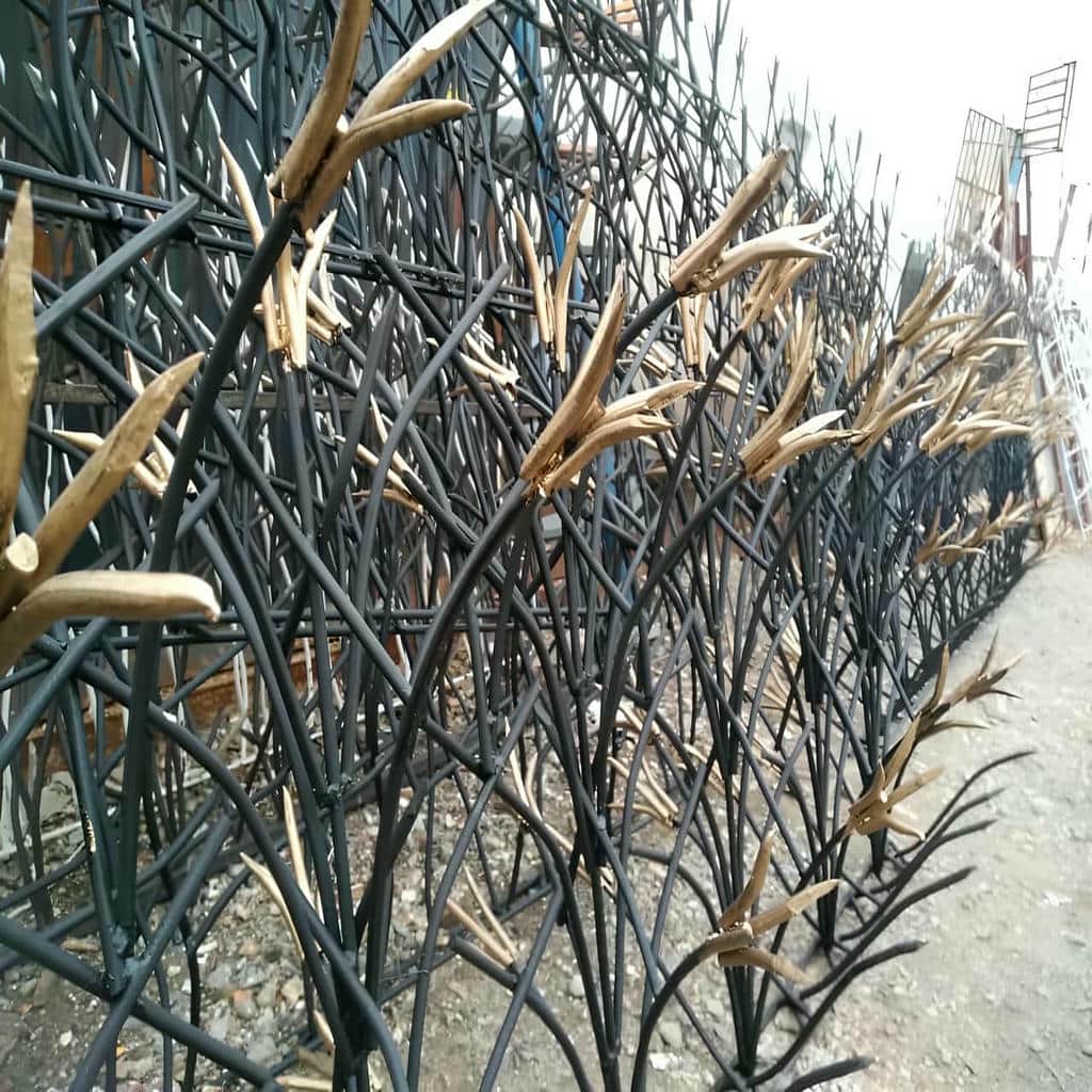 تولید طرح موجی حفاظ لیلیوم هماهنگ با نمای ویلا