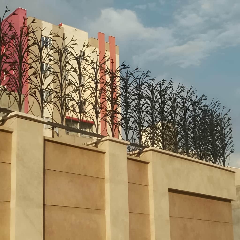 اجرای طرح دوبل حفاظ لیلیوم در ضلع پشتی ویلا