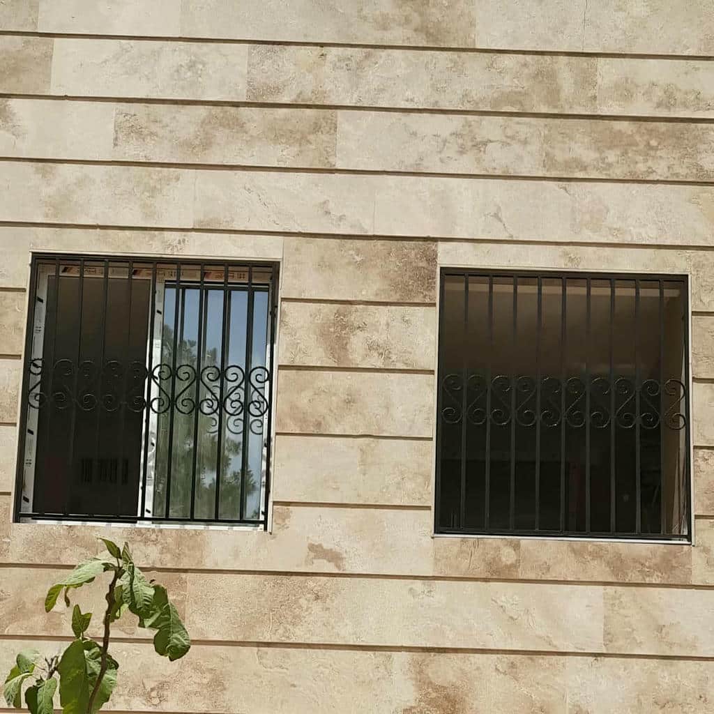 مدل عمودی نرده پنجره فلزی شاسی دار