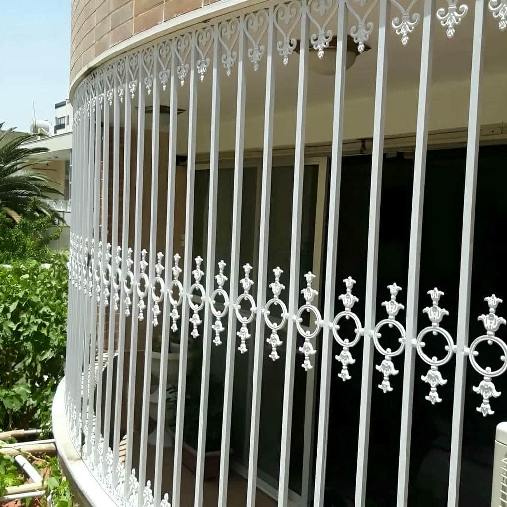 ساخت حفاظ پنجره ویلایی نمای باغ با قاب آهنی