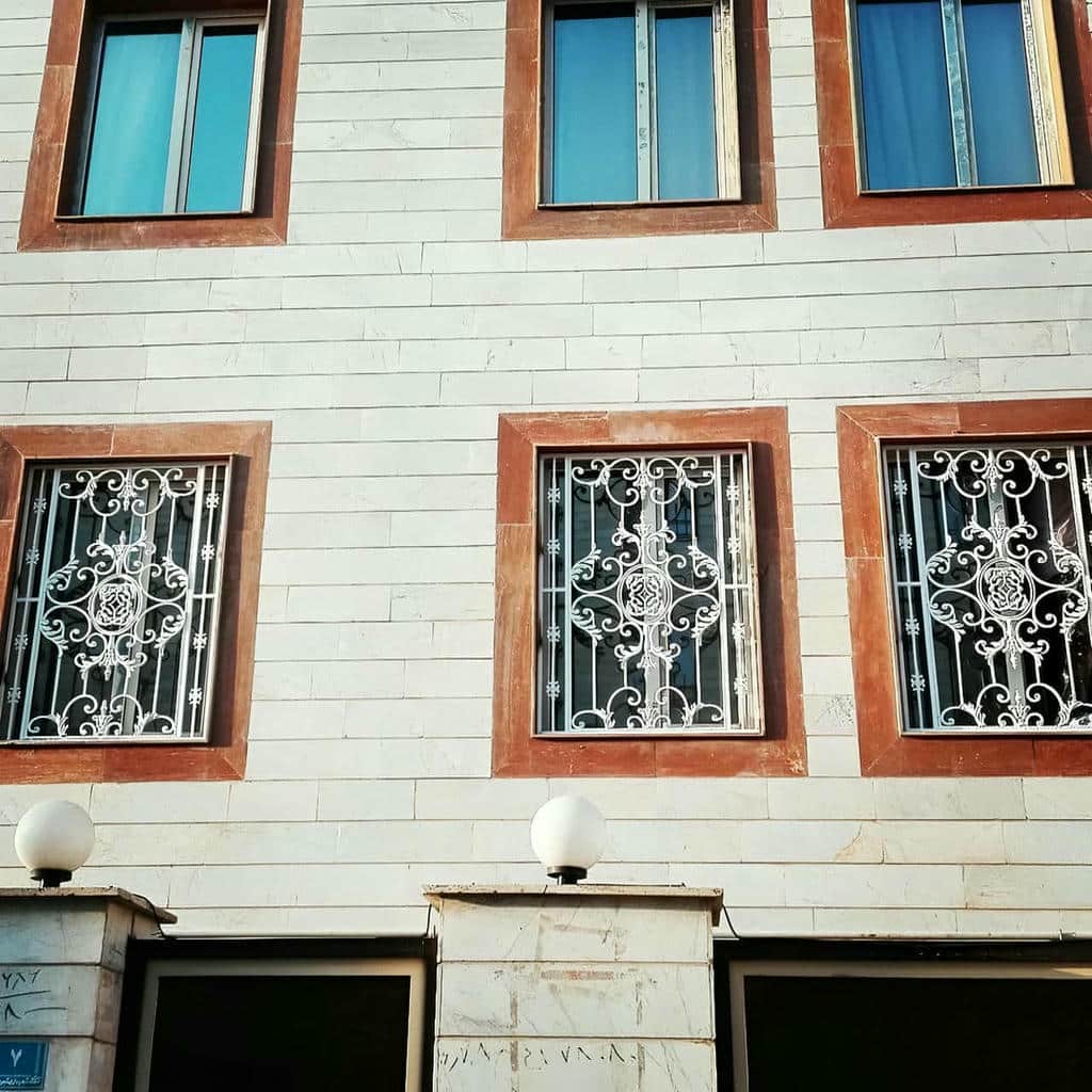 ساخت حفاظ پنجره رنگی کوره ای قابدرقاب