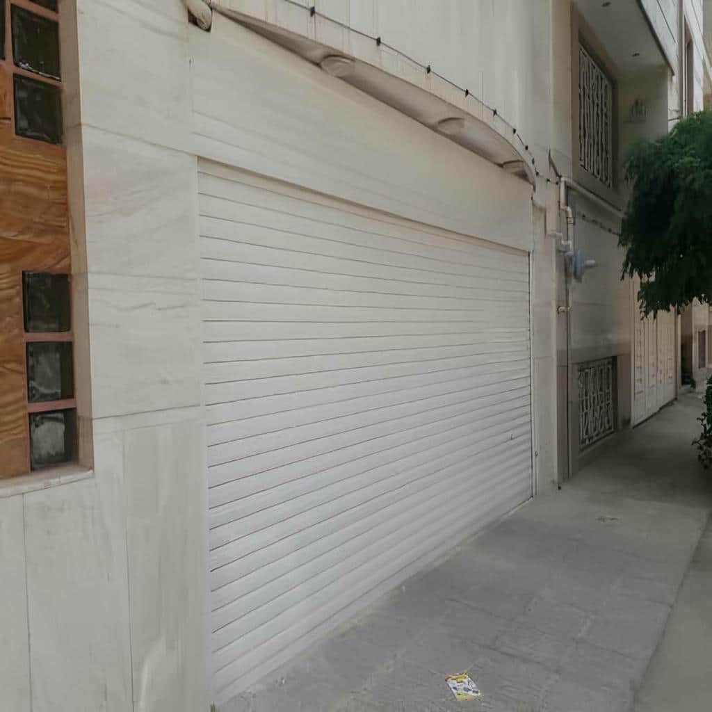 طرح شفاف کرکره برقی مدرن نمای تجاری برای ویترین