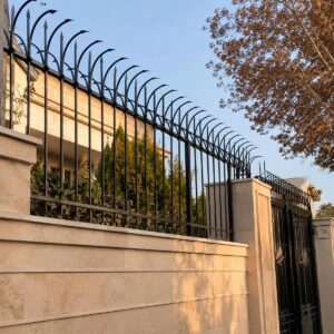 7 مدل حفاظ دیوار کوتاه حیاط