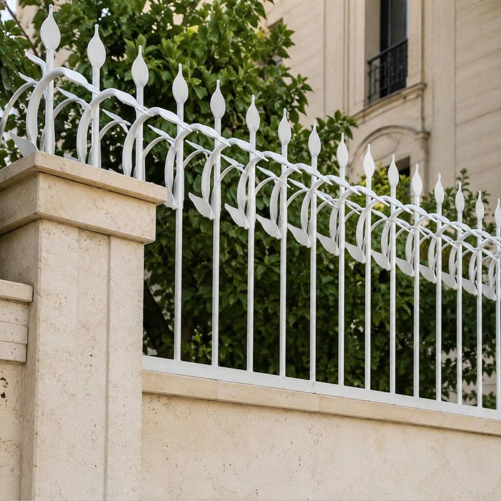 خرید حفاظ روی دیوار حیاط مسکونی متناسب با مسیر دسترسی