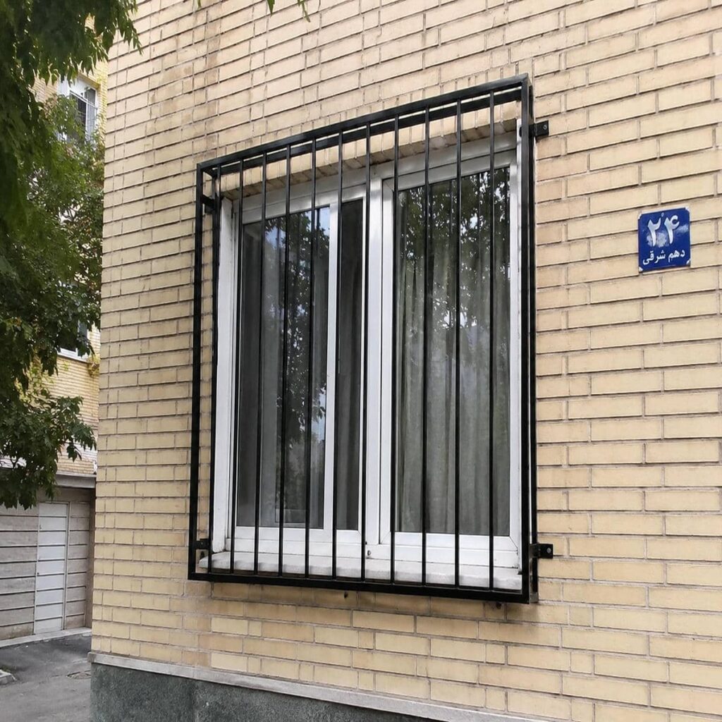 نصب نرده پنجره ساده پروفیلی روی زیرکار اصلی