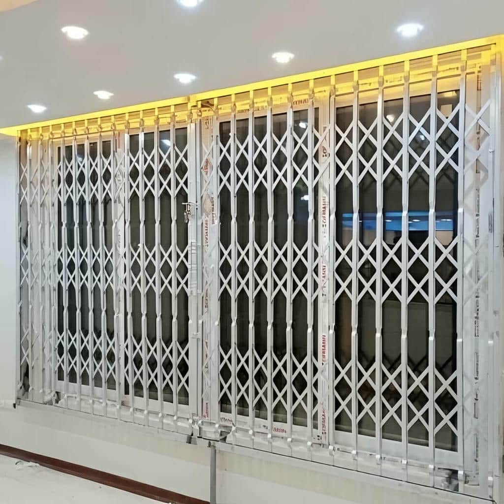 خرید حفاظ پنجره ریلی بازشو متناسب با مسیر حرکت