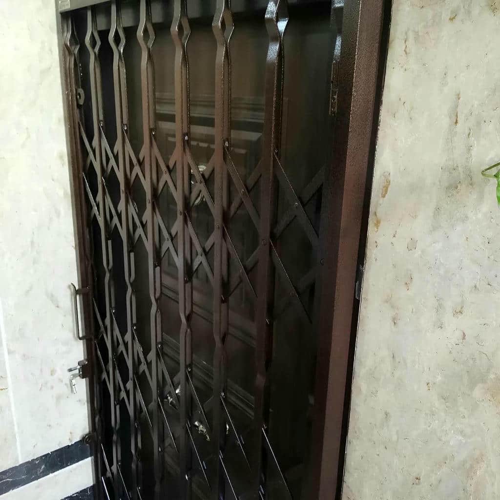 درب آکاردئونی باغ با پوشش مقاوم