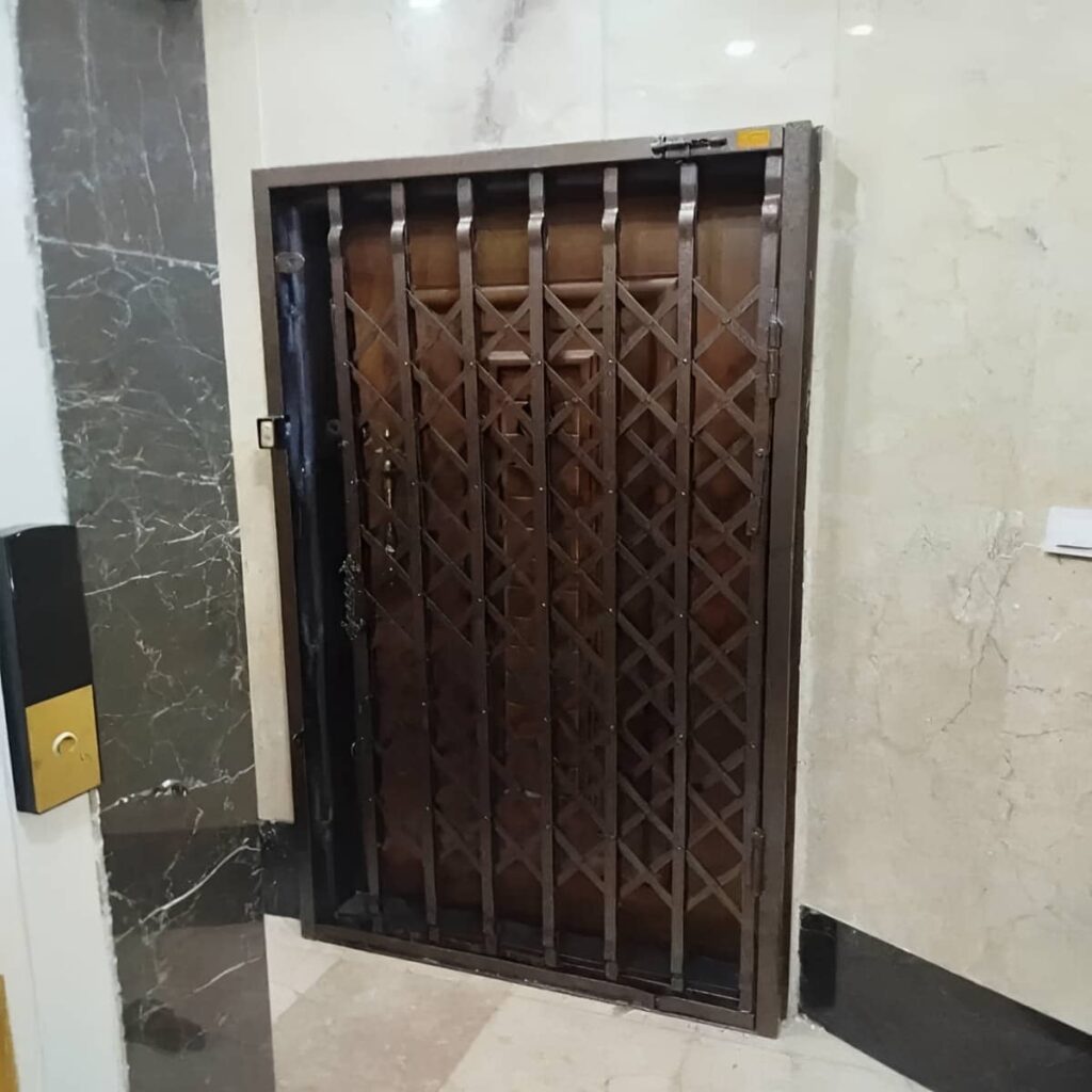 حفاظ آکاردئونی ورودی ساختمان