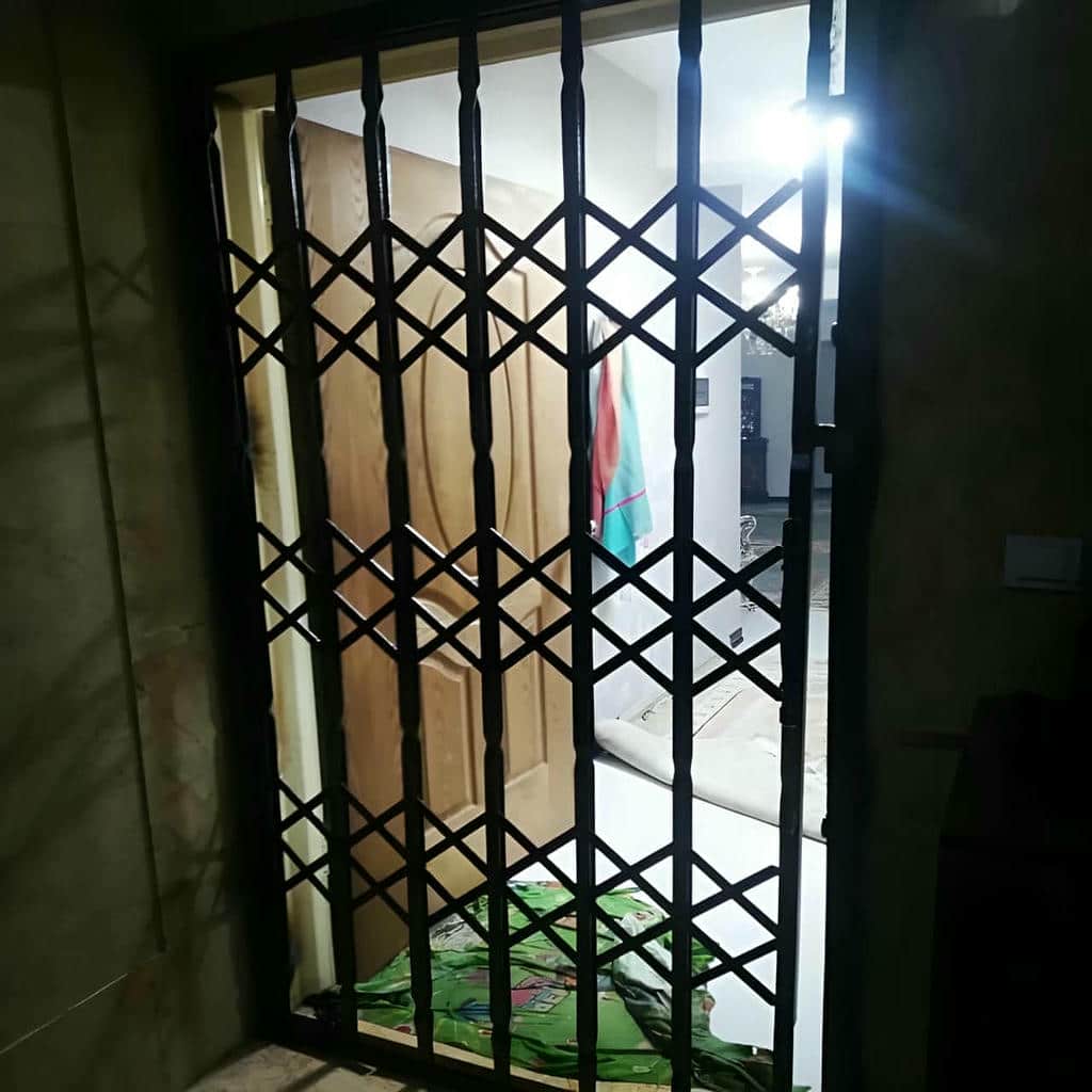 طراحی ساده درب آپارتمان