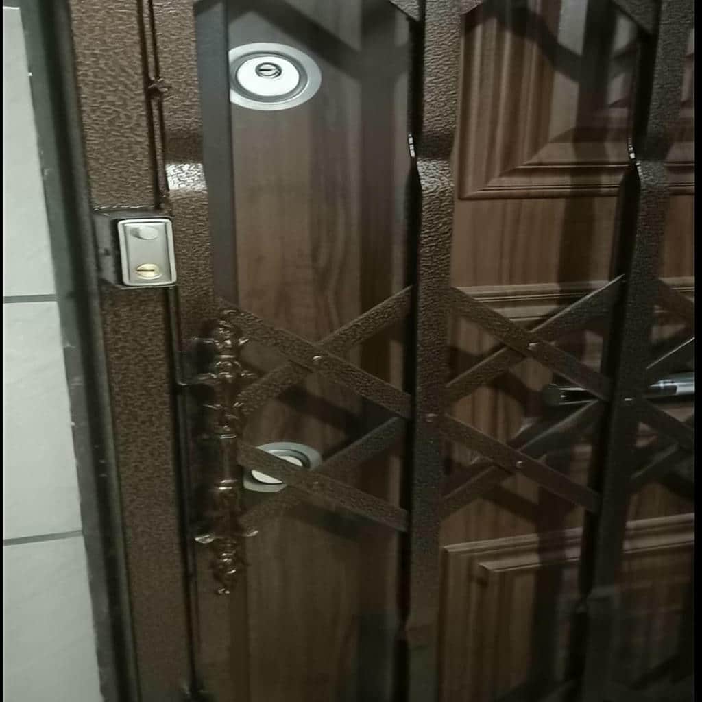 حفاظ آکاردئونی ورودی ساختمان