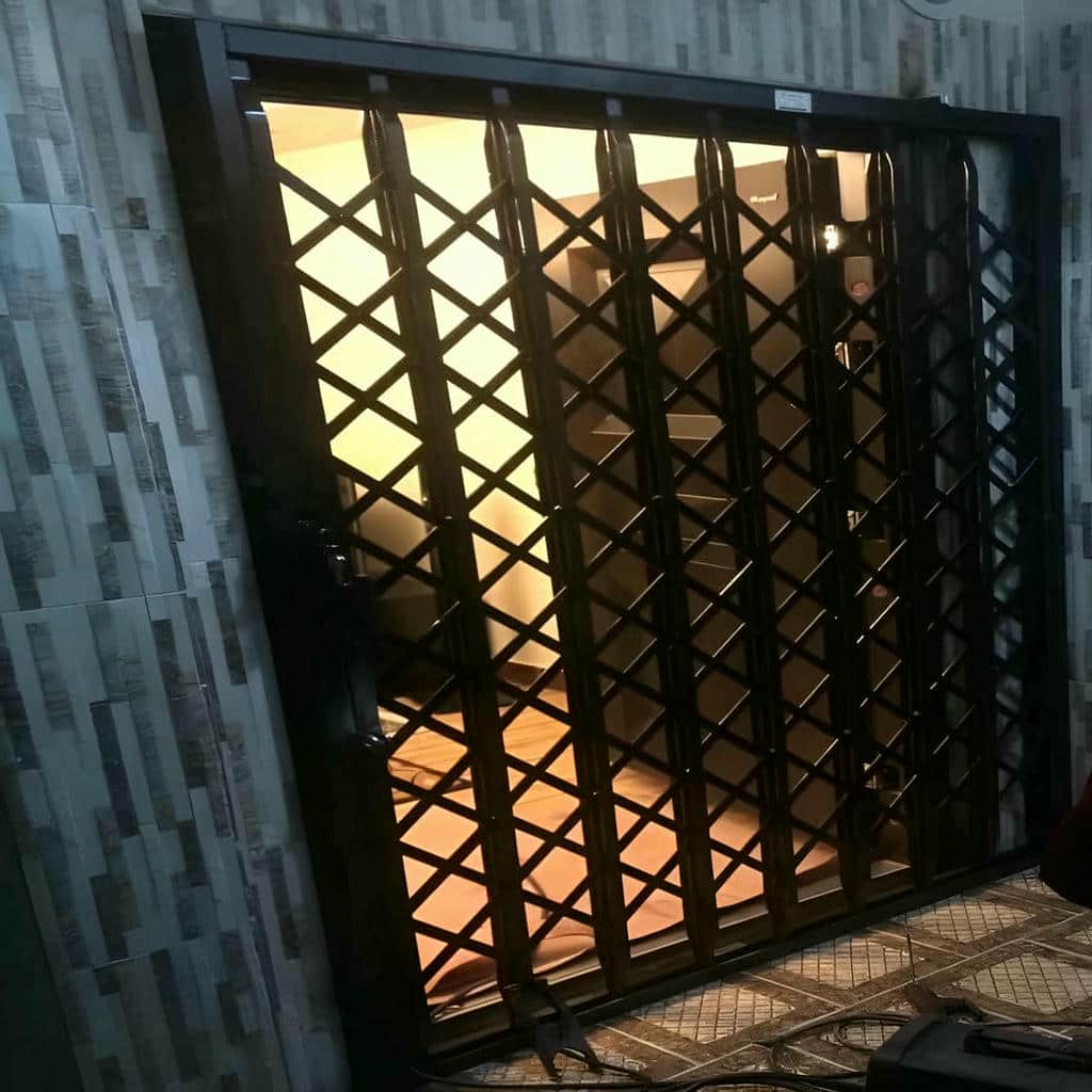 محافظ ورودی ساختمان مرطوب