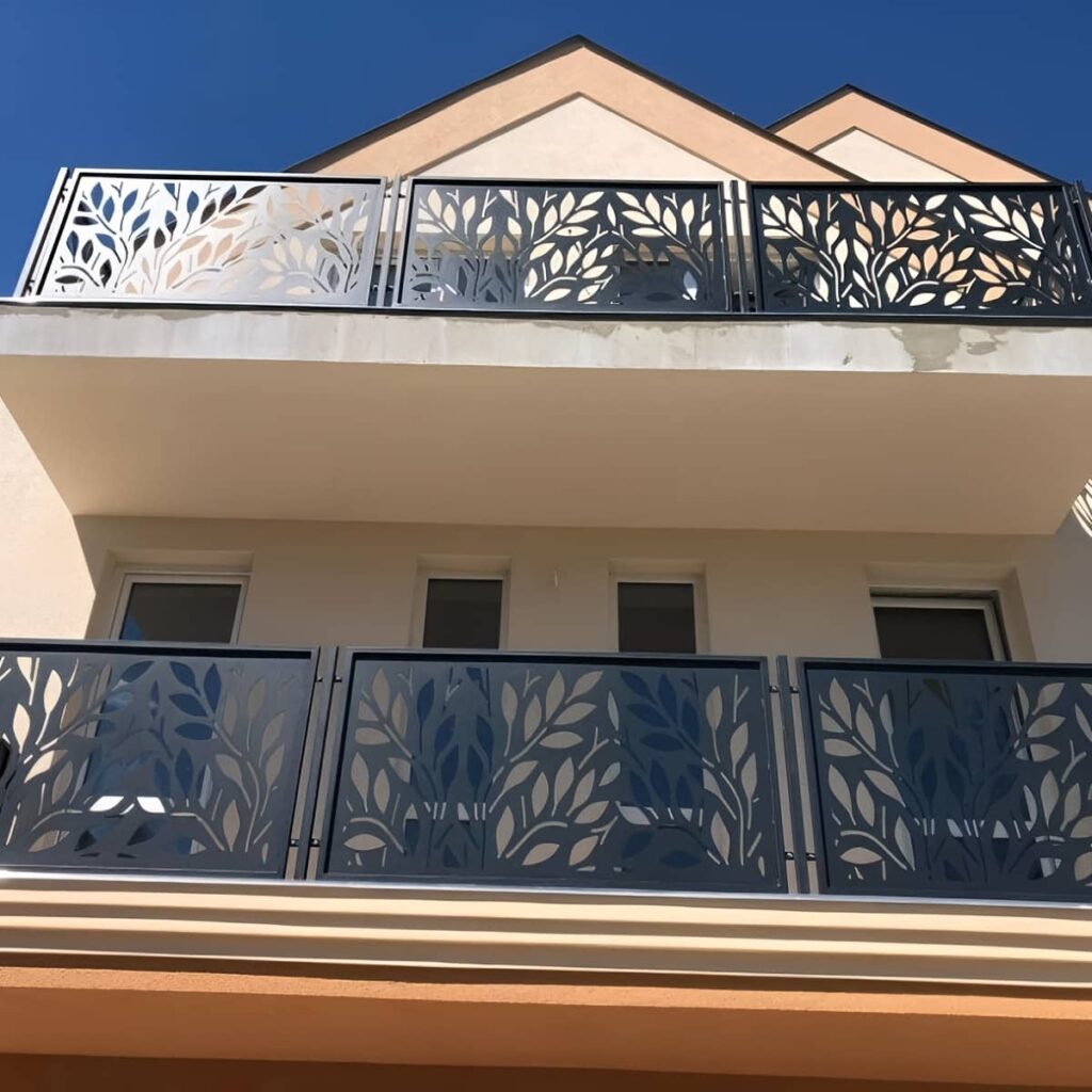 نرده بالکن با خطوط ساده نرده بالکن با خطوط ساده