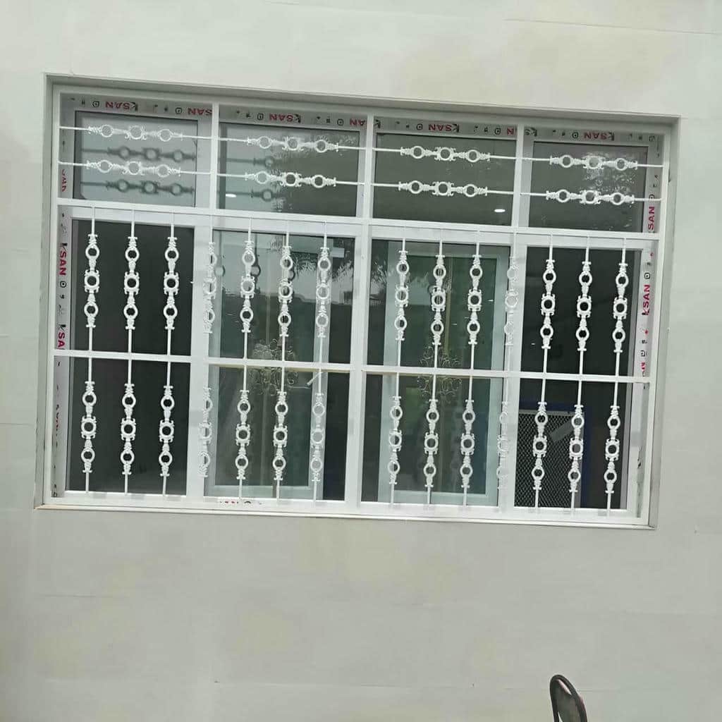نرده فرفورژه پنجره نمای ساختمان نرده فرفورژه پنجره نمای ساختمان