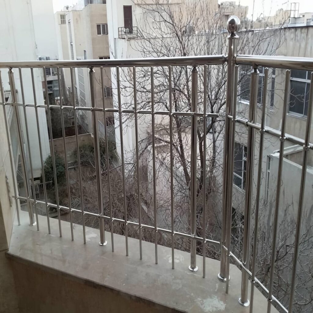 نرده پله داخلی ساختمان