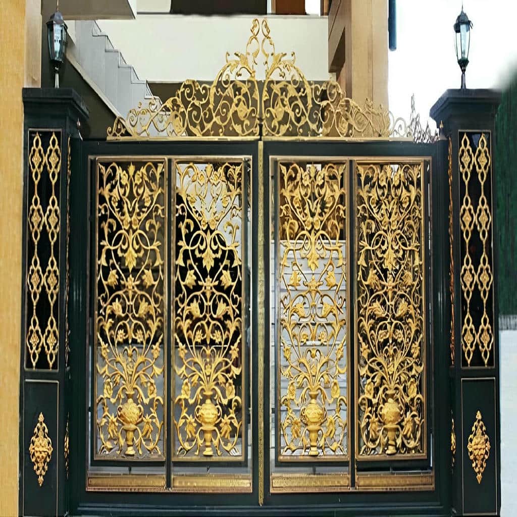 درب حیاط با پوشش رنگ
