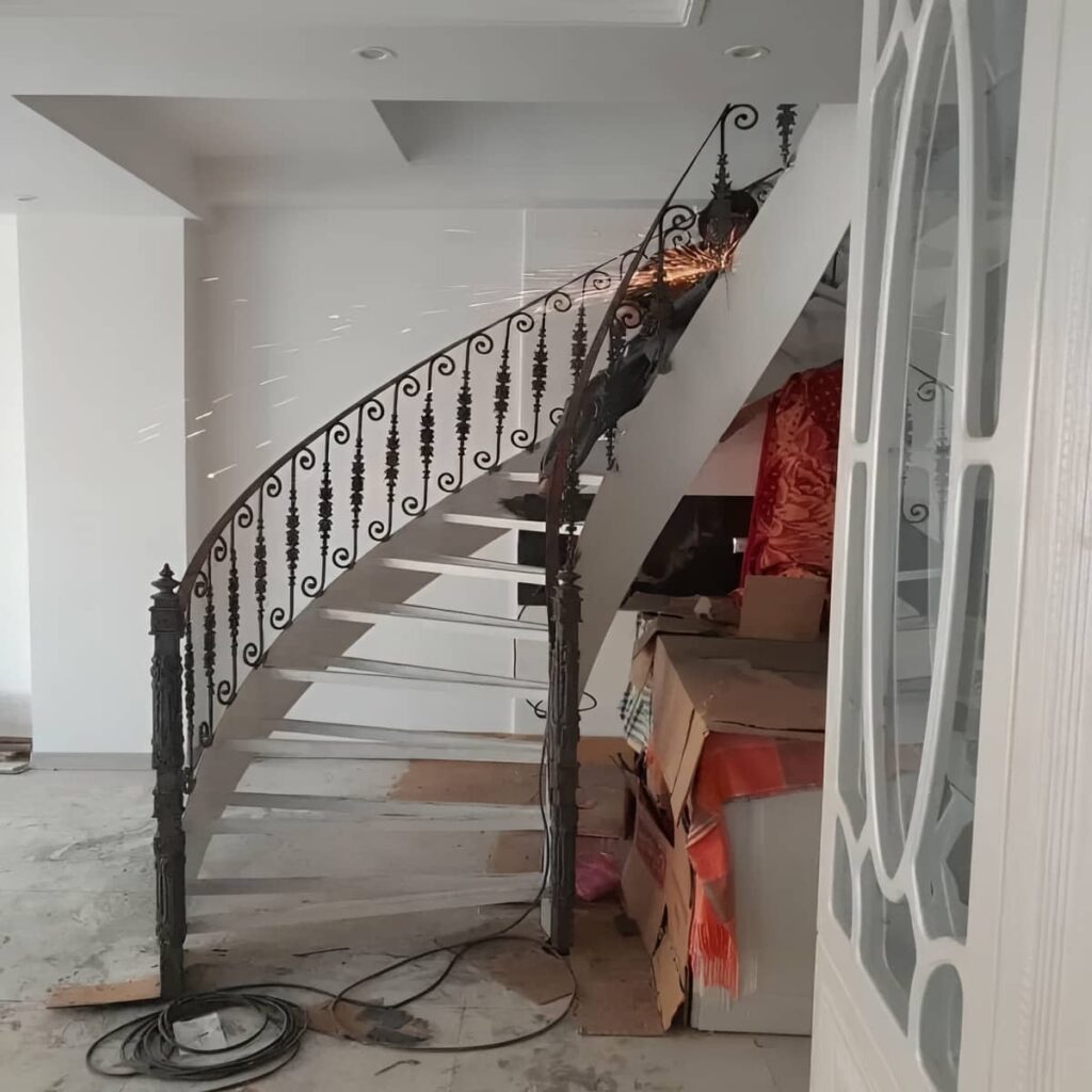 حفاظ بالکن فرفورژه فلزی