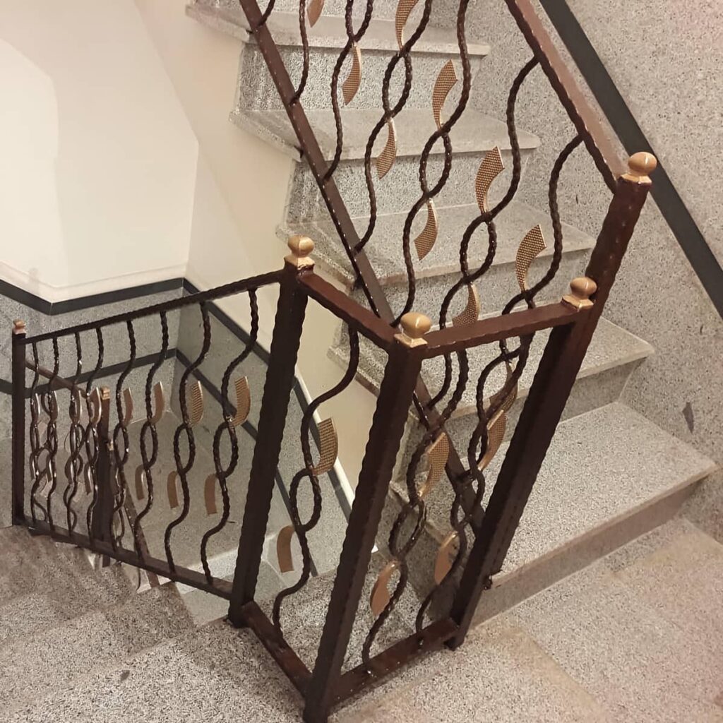 نرده راه پله با طرح منحنی نرده راه پله با طرح منحنی