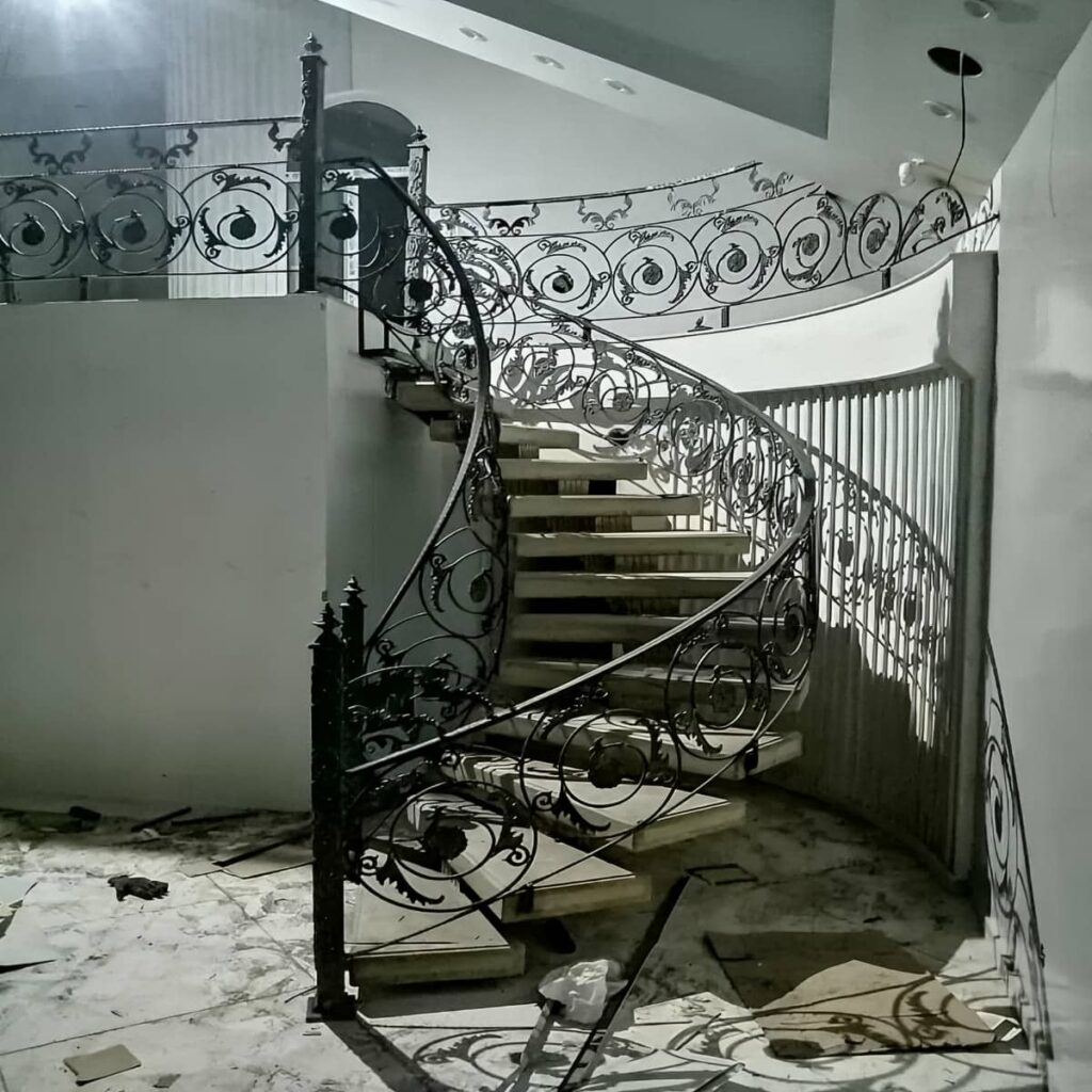 نرده بالکن فلزی تزئینی