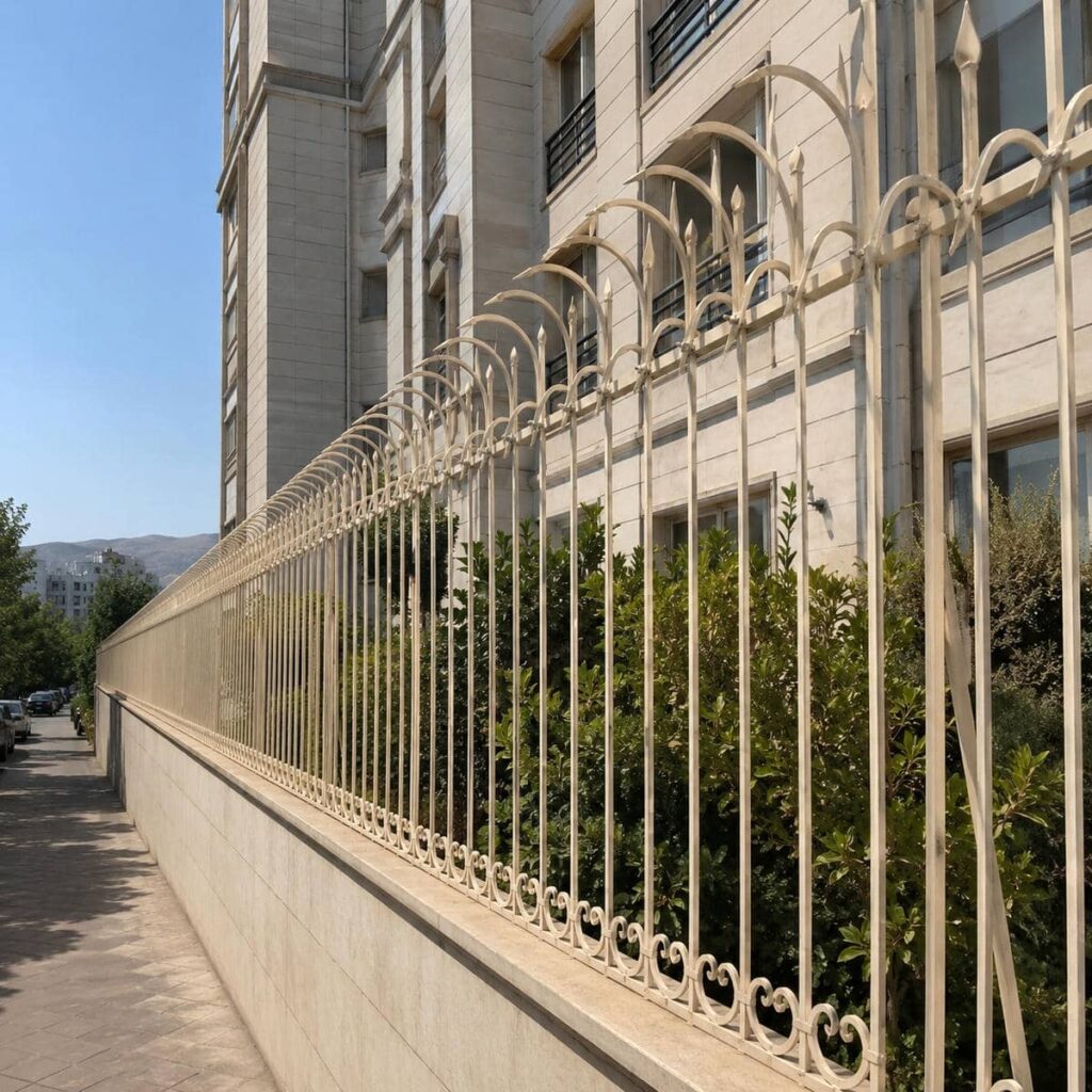حفاظ فلزی ساختمان با طراحی کلاسیک حفاظ فلزی ساختمان با طراحی کلاسیک