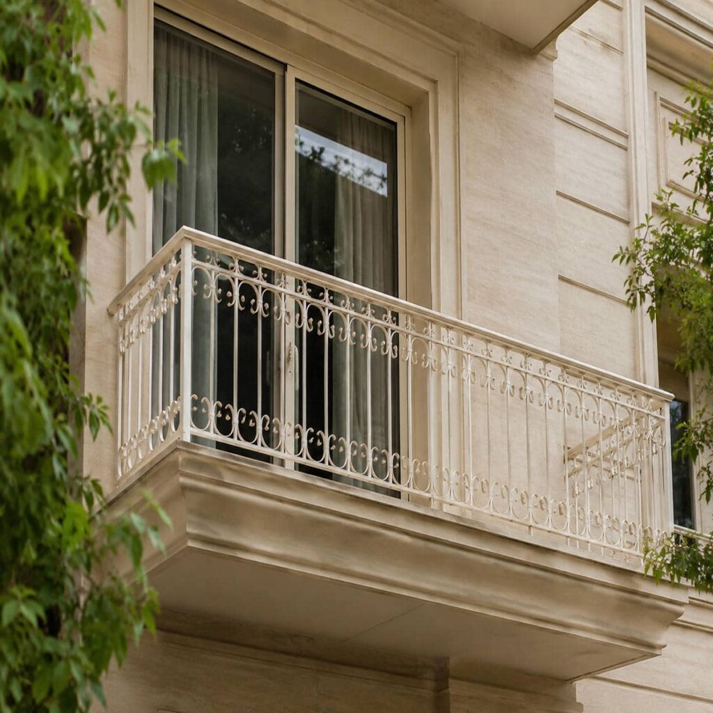 نرده پله با طراحی ساده