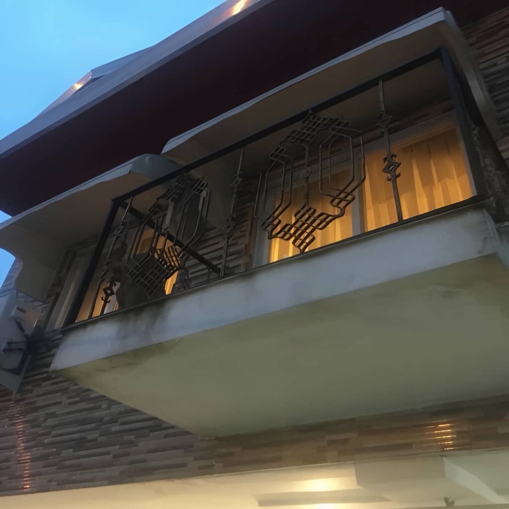 نرده پله با پوشش بادوام