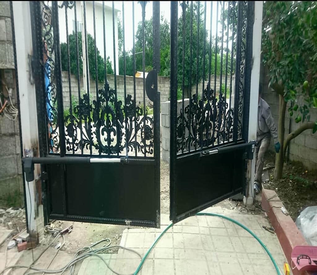 جک درب پارکینگ بازویی در اراک با بدنه فلزی
