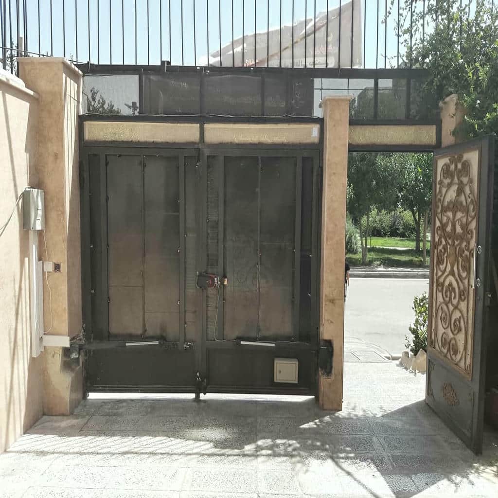 جک درب پارکینگ بازویی مشکی در استان مرکزی