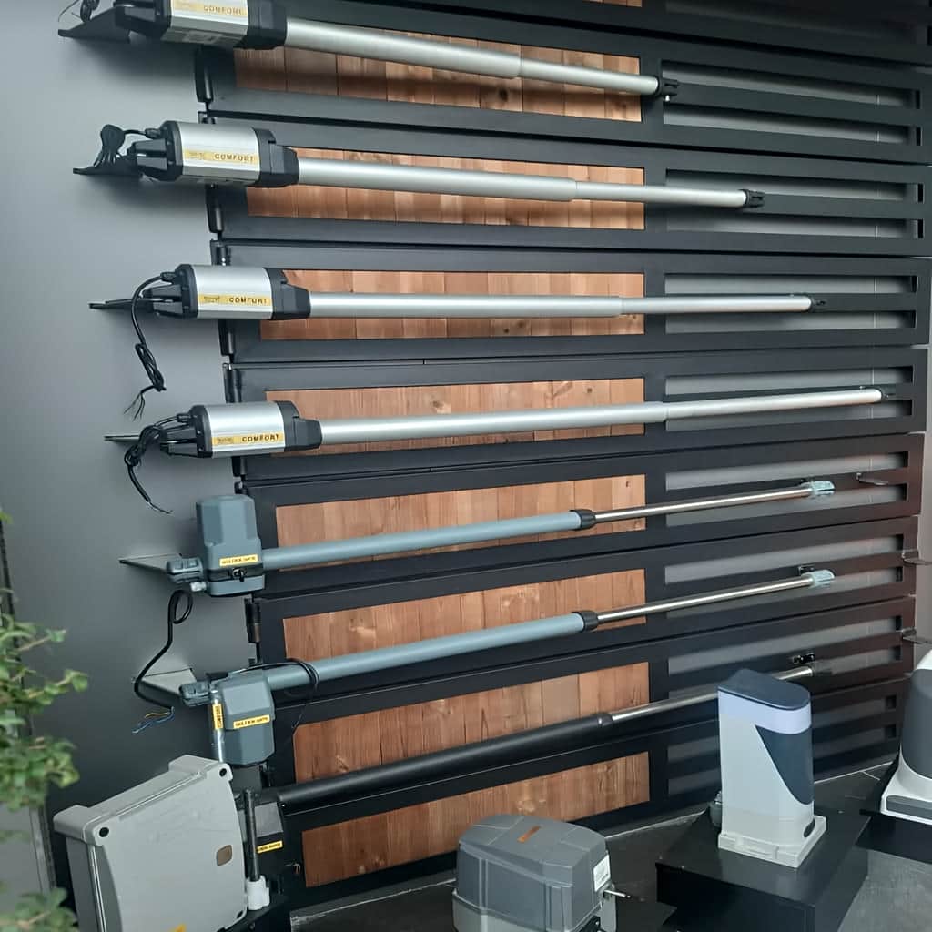 جک درب پارکینگ در نمای ورودی ساری جک درب پارکینگ در نمای ورودی ساری