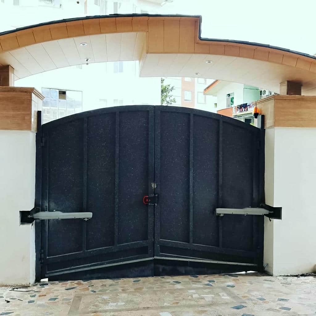جک پارکینگی با بدنه فلزی تیره