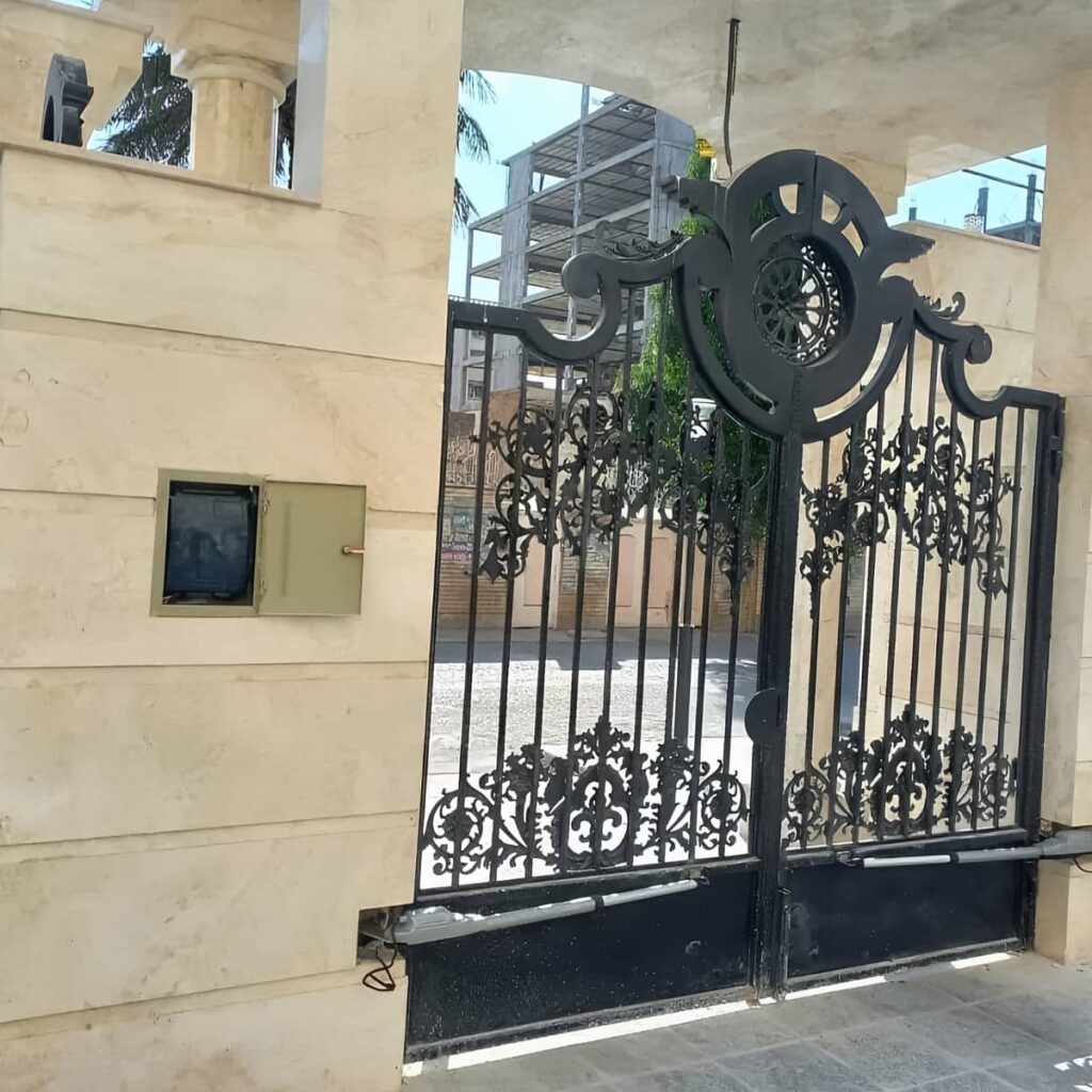 جک پارکینگی دو لنگه برای ورودی ویلایی سمنان