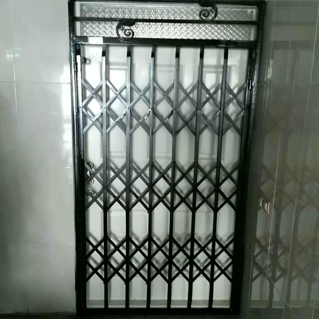 حفاظ درب آکاردئونی با پوشش رنگ کوره ای در استان خراسان جنوبی