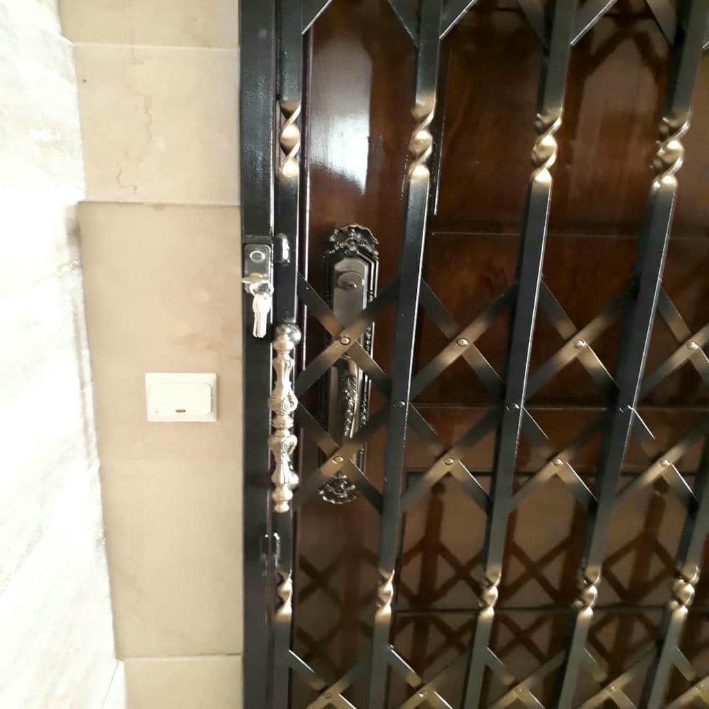 حفاظ درب آکاردئونی جمع شونده در بیرجند