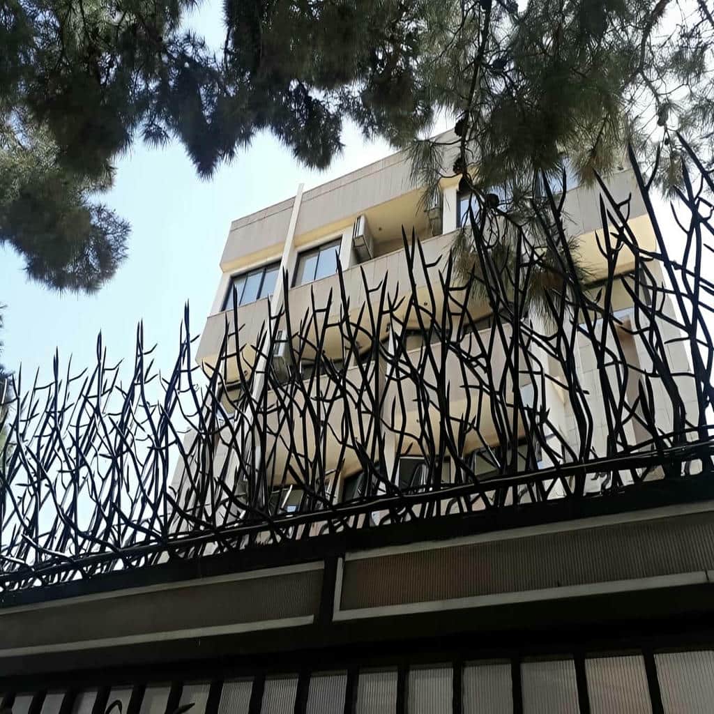حفاظ دیوار سرنیزه ای با پوشش تیره بیرجند