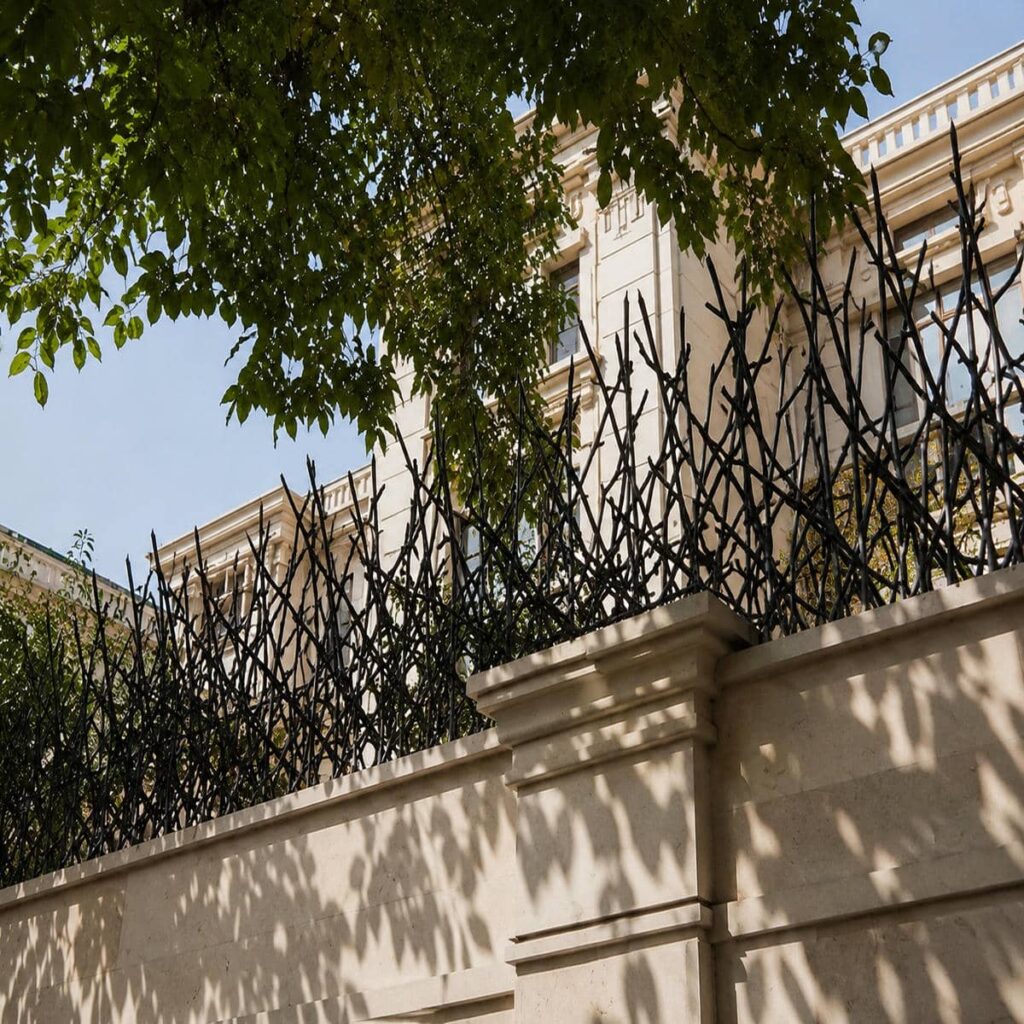 حفاظ دیوار سرنیزه ای مشکی در استان خوزستان