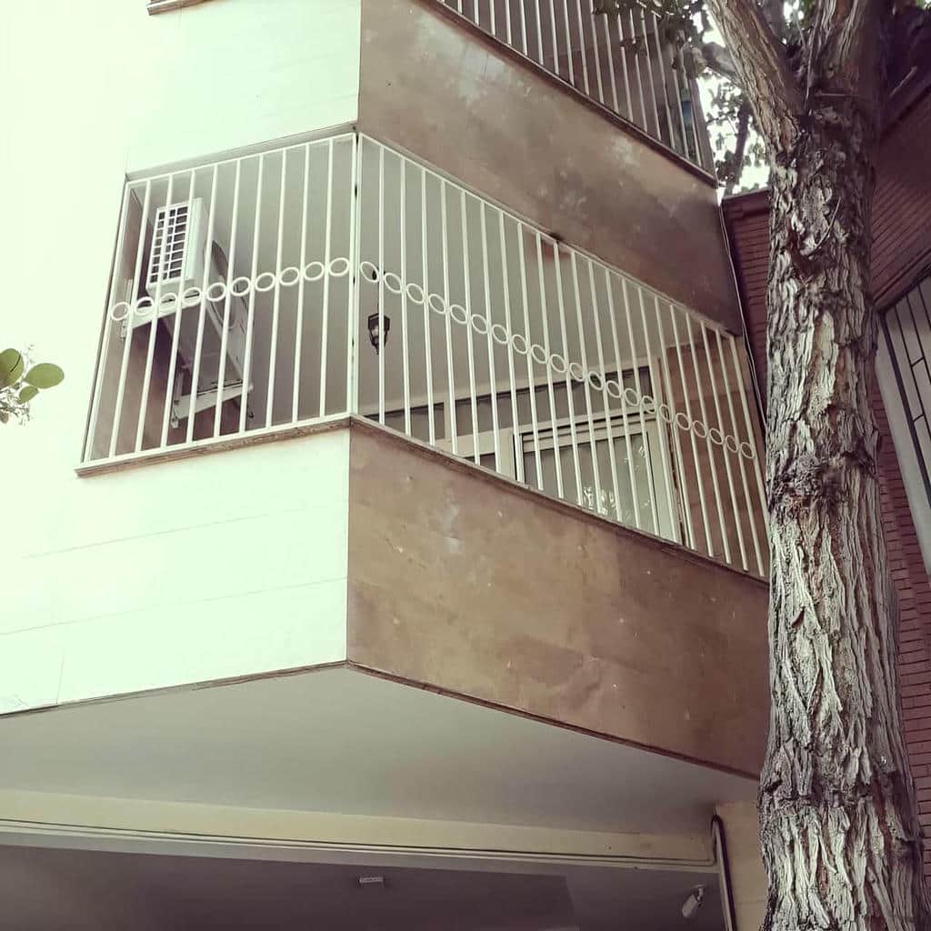 حفاظ پنجره آهنی مشکی برای نمای ساختمان در گرگان
