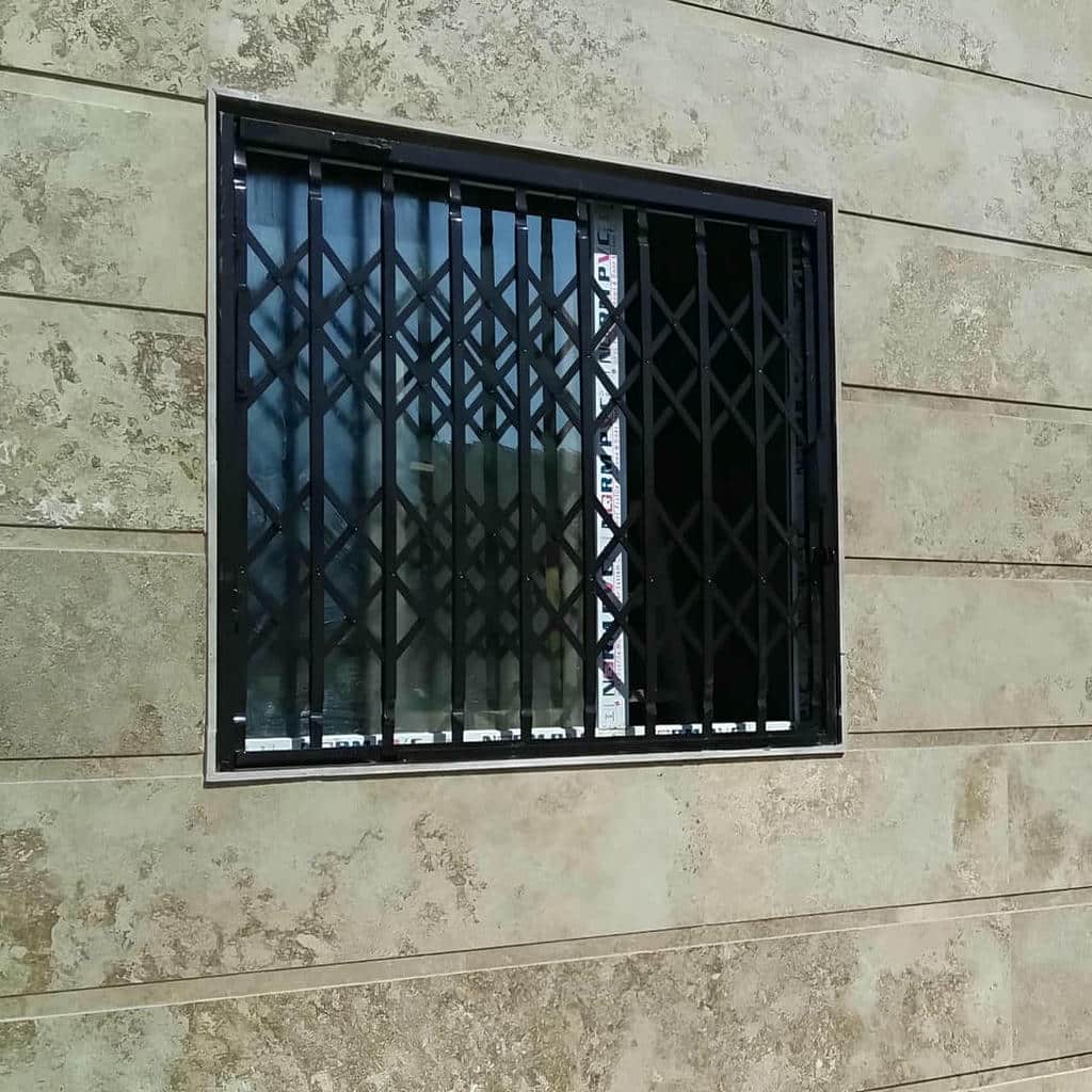 حفاظ پنجره آهنی مشکی در استان گیلان