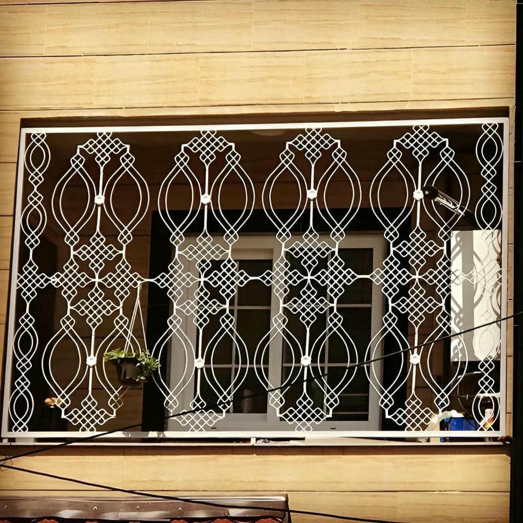 حفاظ پنجره طرح هندسی برای نمای روشن حفاظ پنجره طرح هندسی برای نمای روشن