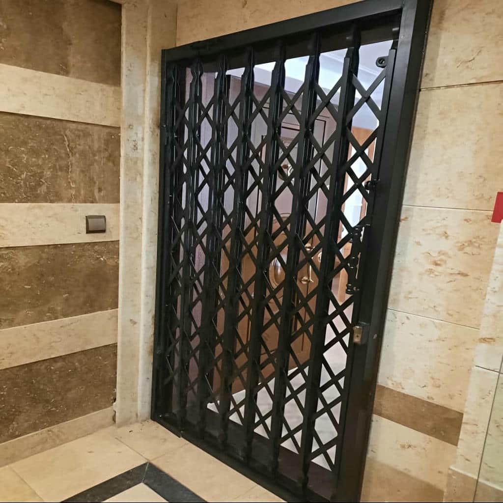 درب آکاردئونی آپارتمان در استان خراسان شمالی