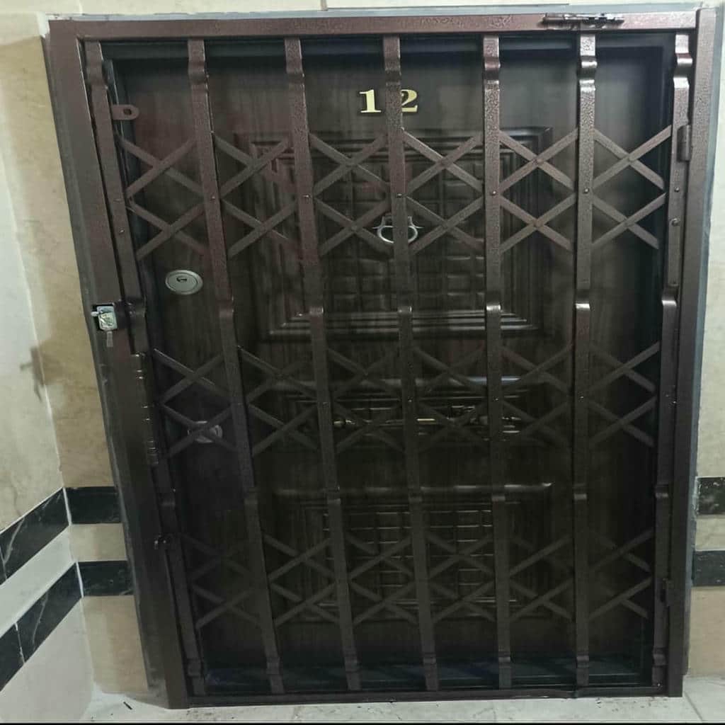 درب آکاردئونی با شبکه متراکم