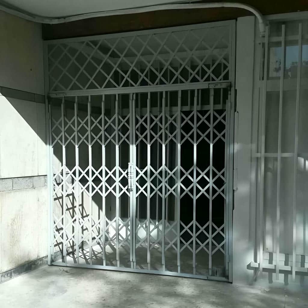 درب آکاردئونی با پوشش رنگی در استان همدان