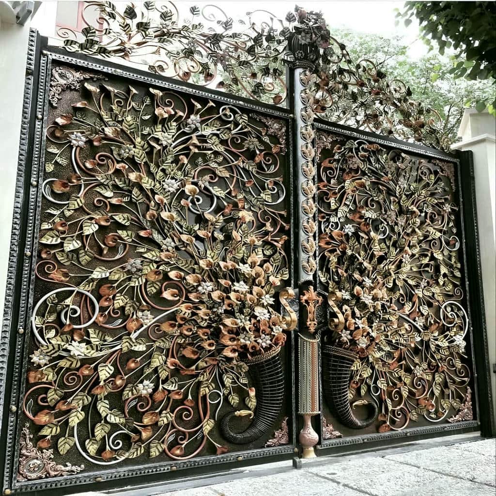 درب حیاط فلزی مشکی در شیراز