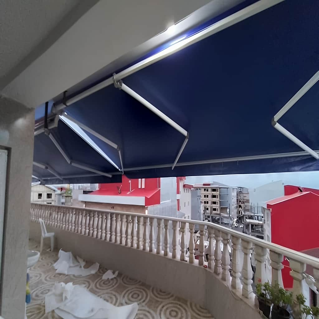 سایبان برقی بازویی در تراس مشهد