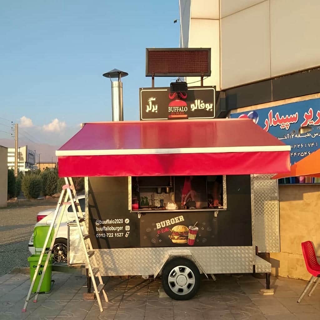 سایبان برقی بازویی کرج با پارچه کرم روشن