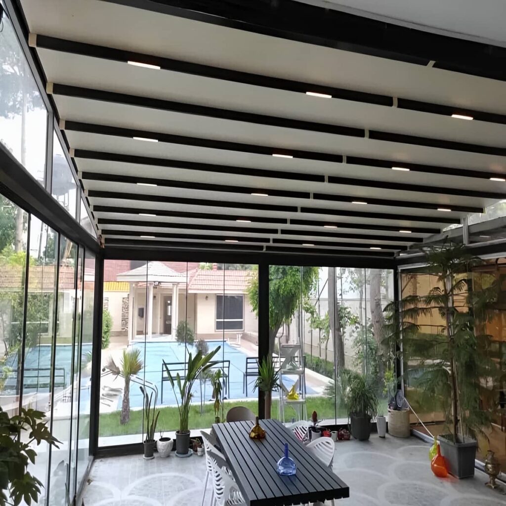 سایبان برقی بالای ورودی فروشگاه در خرم آباد