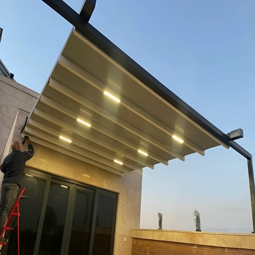 سایبان برقی جمع شونده نمای ساختمان خرم آباد